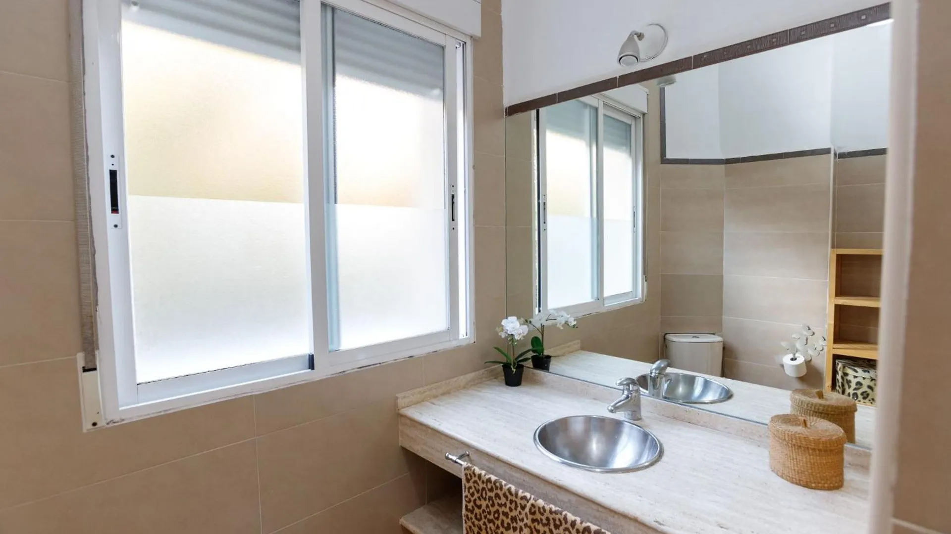 Elegante Apartamento En Granada By Bebalmy 0*,  Spanien